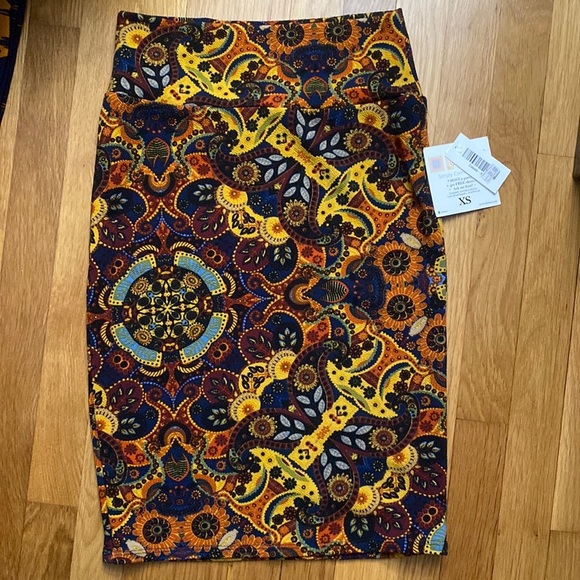 NWT LuLaRoe Cassie Pencil Skirt Size Extra Small - Picture 1 of 4